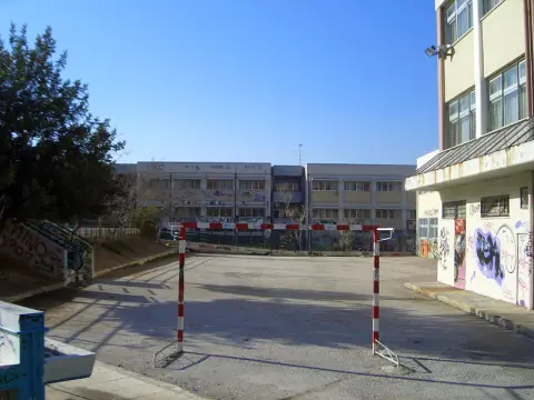 Προαύλιο 5ου Λυκείου Βύρωνα