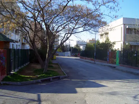 Εσωτερικός δρόμος σχολικού συγκροτήματος Ταταούλων