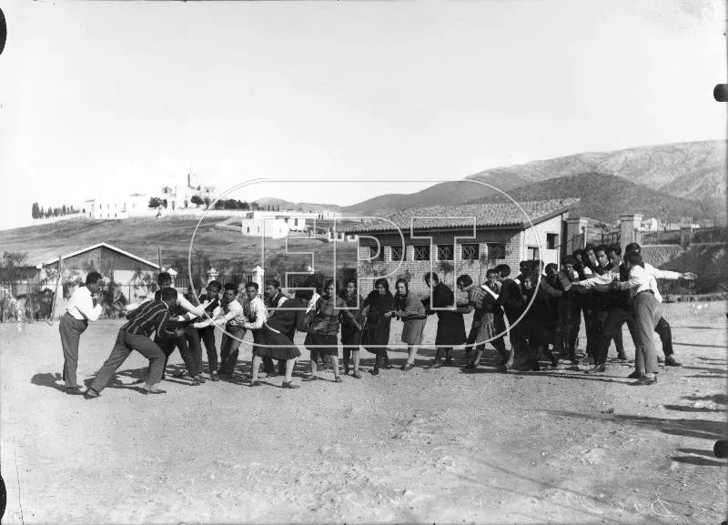 Μαθητές και μαθήτριες κατά τη διάρκεια παιχνιδιού
