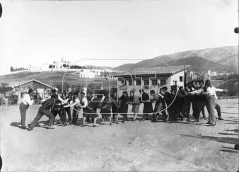 Μαθητές και μαθήτριες κατά τη διάρκεια παιχνιδιού