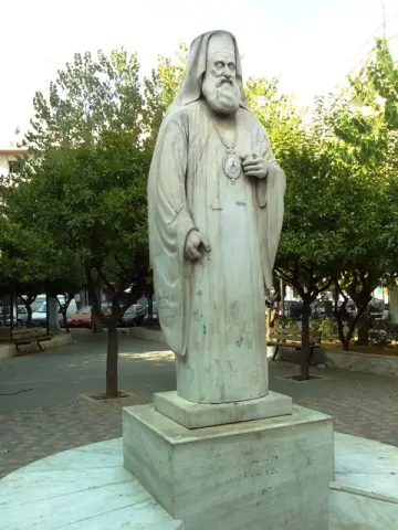 Ανδριάντας Αρχιεπισκόπου Χρυσοστόμου