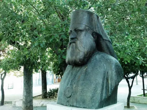Προτομή Μητροπολίτου Χρυσοστόμου